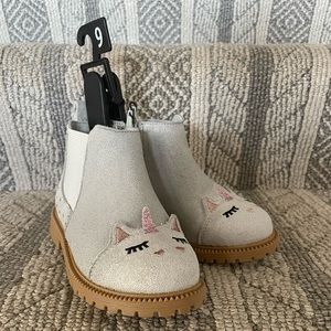 New with tags unicorn girls shoes. Slip on with zip up sides.